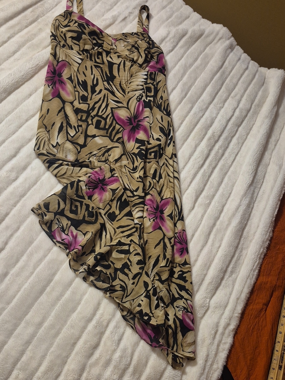 karin stevens beige and cream shirred waist detail